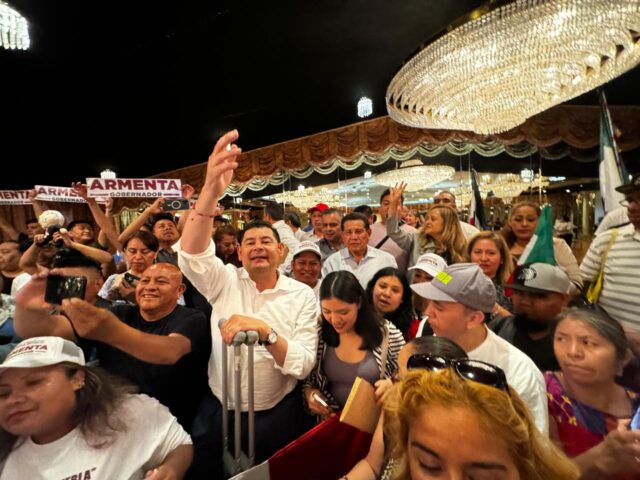 Armenta en New York con migrantes poblanos