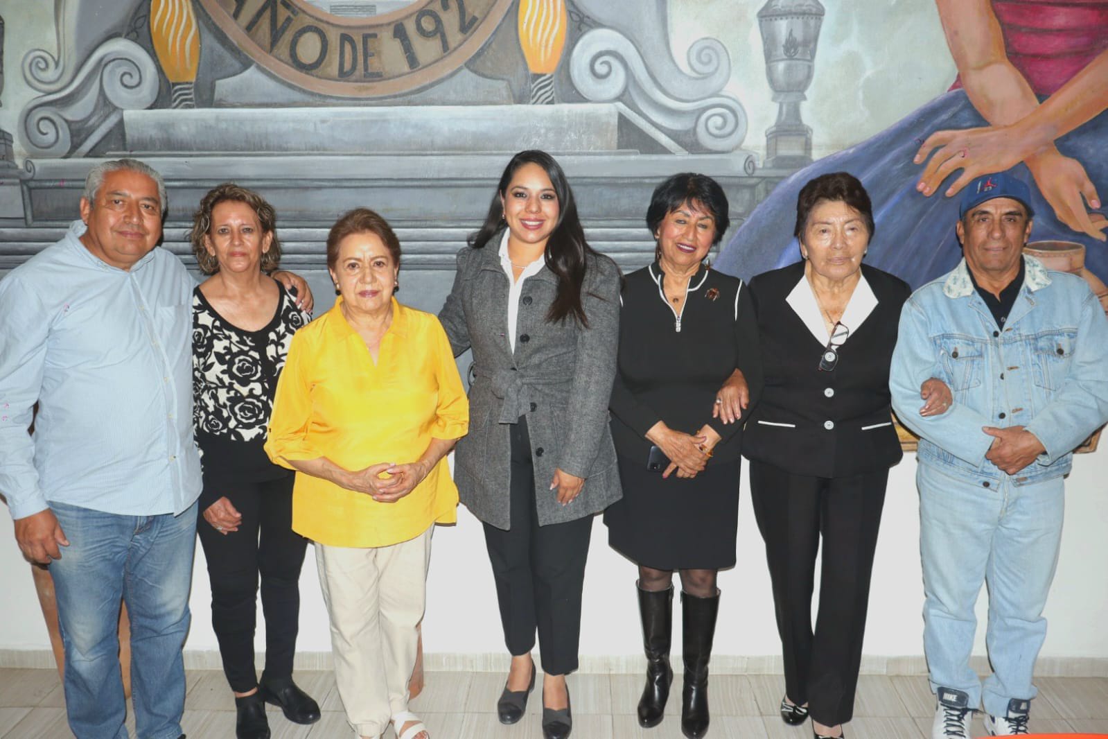  Se reúne Tonantzin Fernández con mujeres pioneras de la política en Cholula