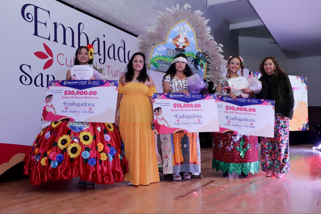  Premia Ayuntamiento a Embajadora Cultural y Turística de San Andrés Cholula