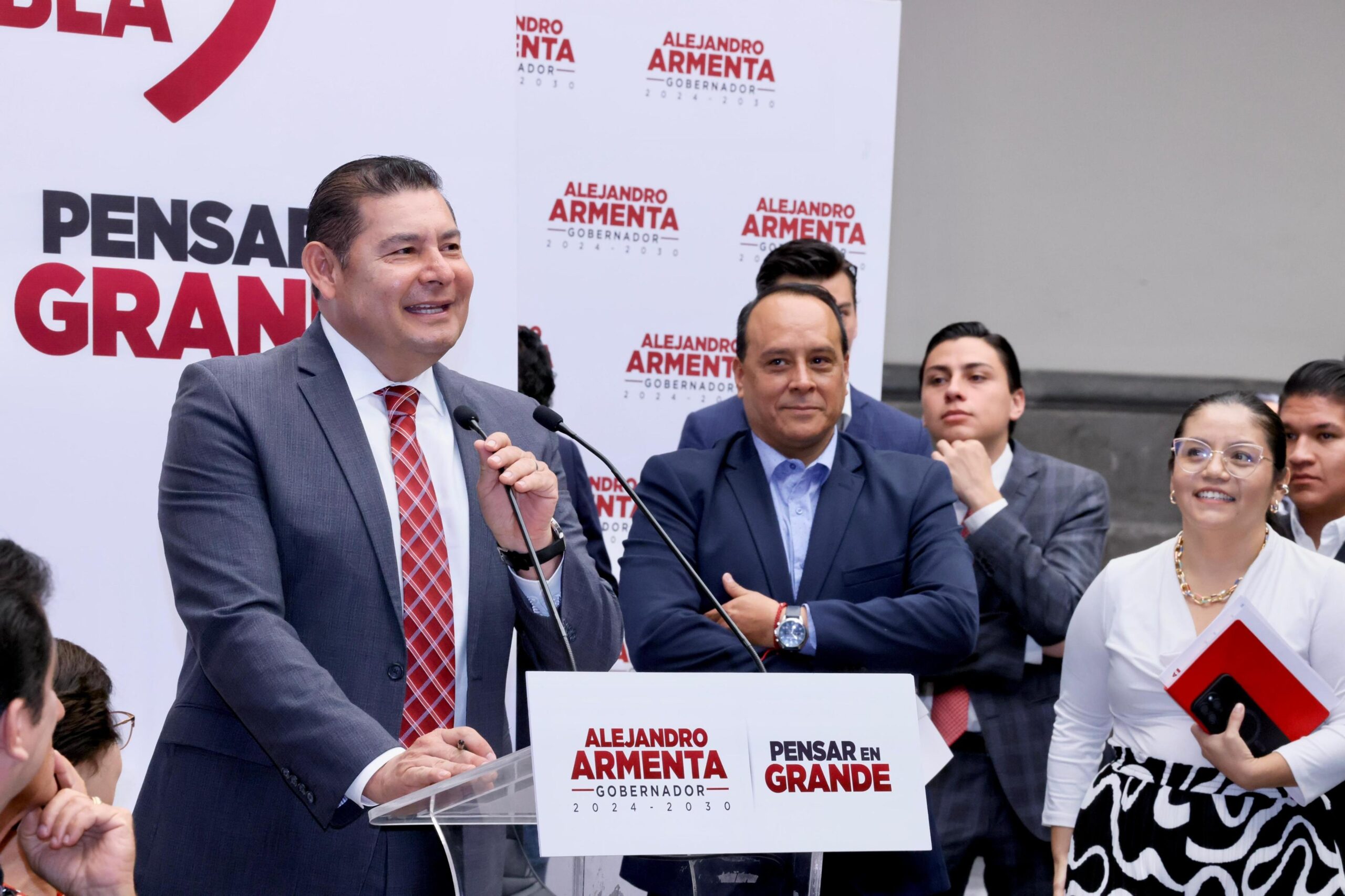  El gabinete debe comprometerse a trabajar con responsabilidad y amor por Puebla: Armenta