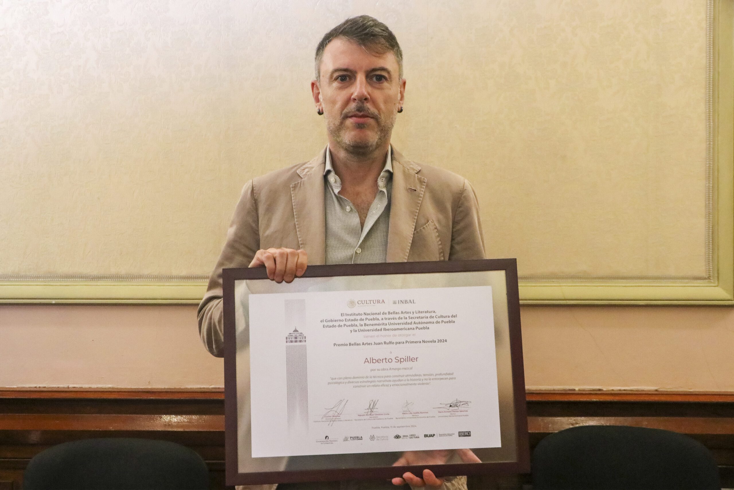  Premian gobiernos estatal y federal obra literaria de Alberto Spiller