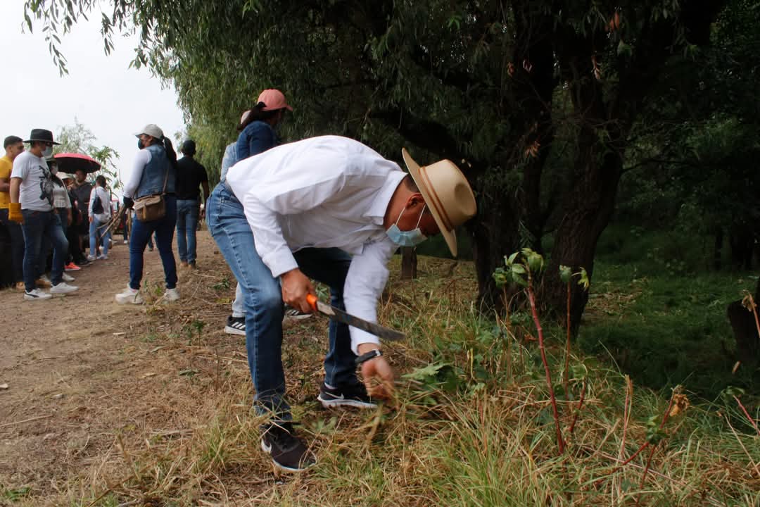  Realiza Armando Aguirre faena en el Río Atoyac