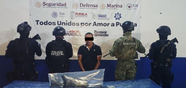 dETENIDO PORTACIÓN DE FUSIL PUEBLA