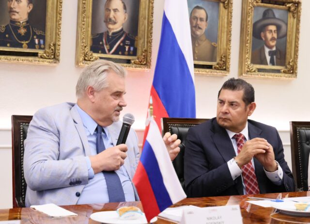 Puebla Y RUSIA Alejandro Armenta Cecy Arellano
