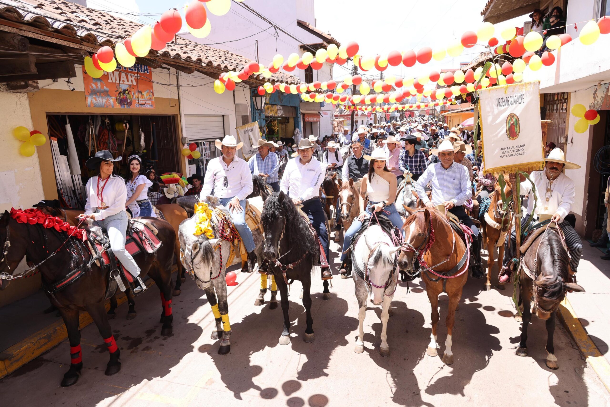  Chignahuapan vive tradiciones con seguridad, gobernador Armenta encabeza cabalgata con mil jinetes
