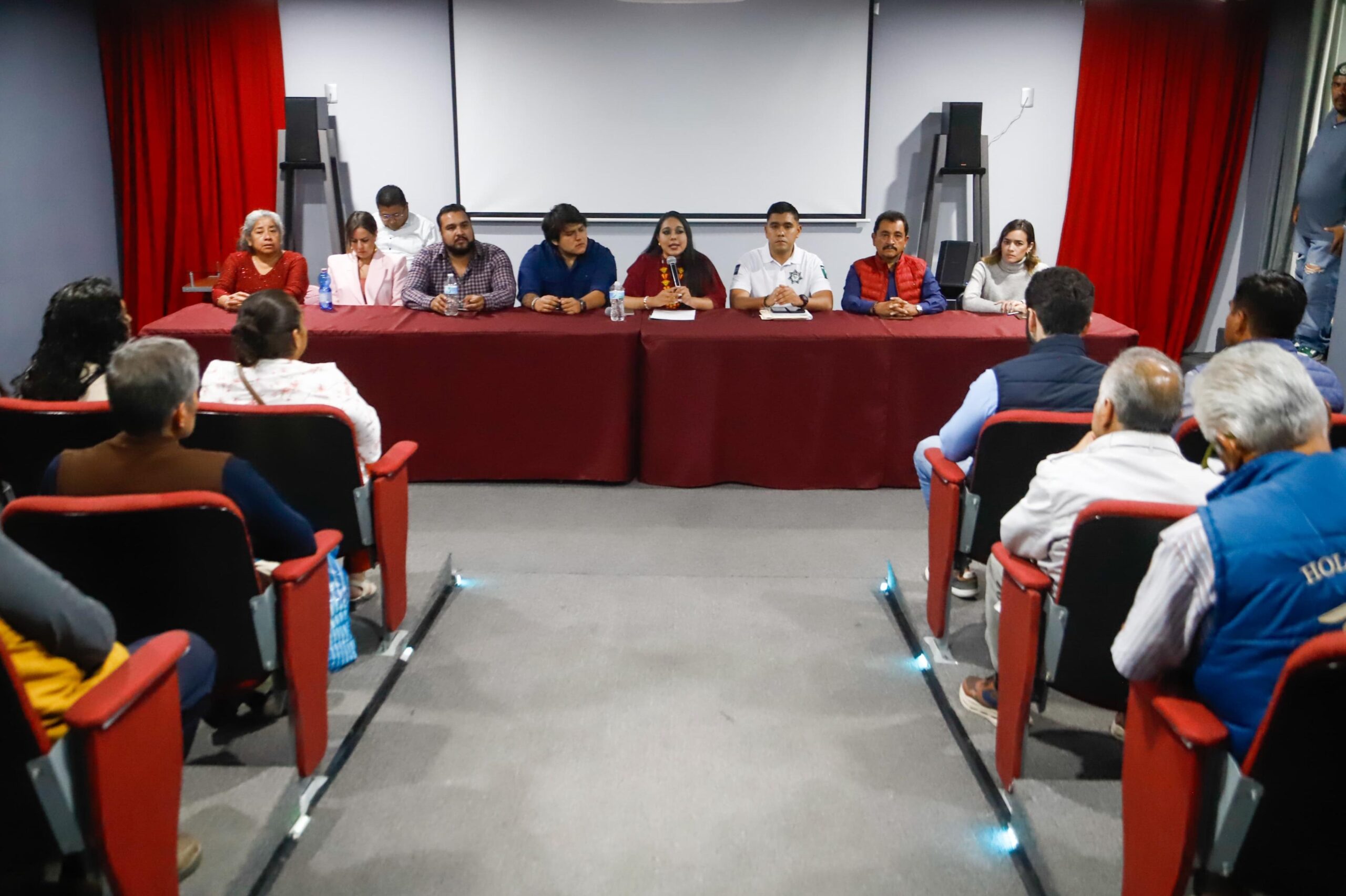  Certeza jurídica y gobernabilidad para el Mercado Cosme del Razo: compromiso de Tonantzin Fernández