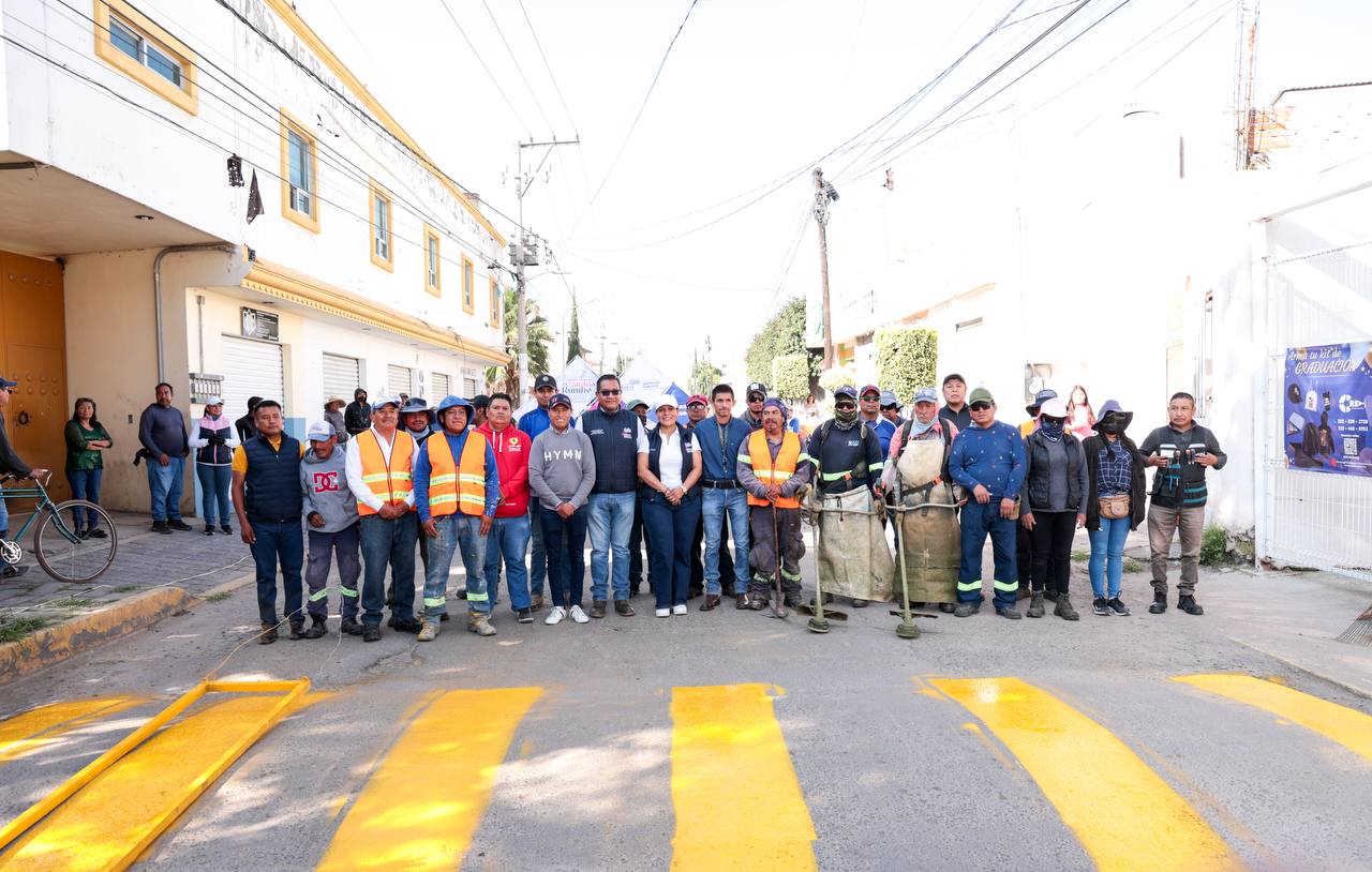  Refuerza Lupita Cuautle mantenimiento urbano en San Francisco Acatepec