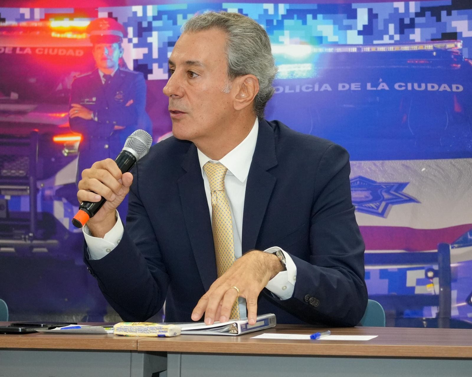  Anuncia Pepe Chedraui incremento salarial y apoyos escolares para policías