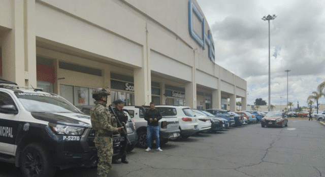SSC de Cuautlancingo realiza operativo de protección a cuentahabientes en Cruz del Sur