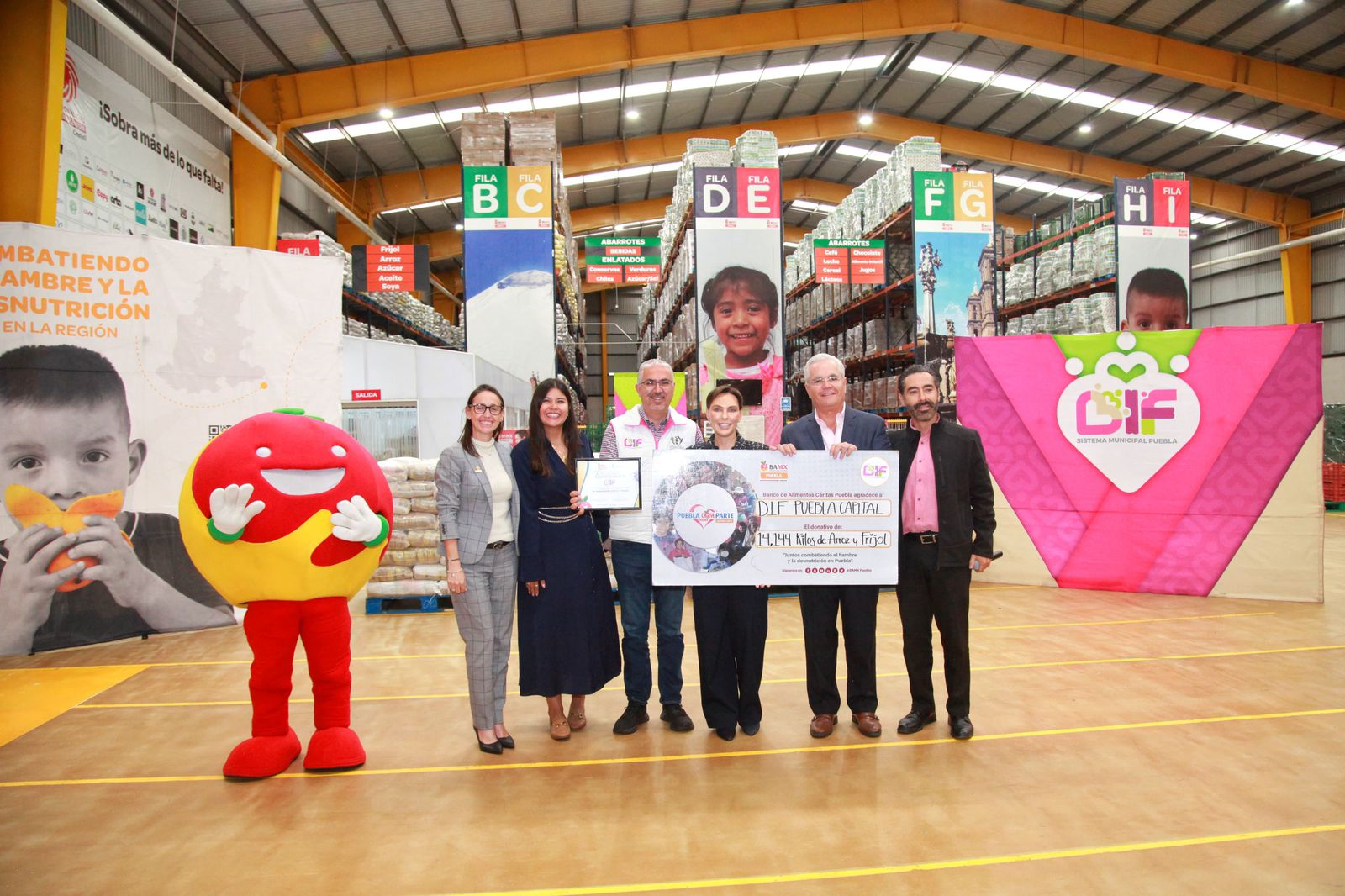  Entrega MariElise Budib donativo de 14 mil kilos de arroz y frijol al Banco de Alimentos Cáritas
