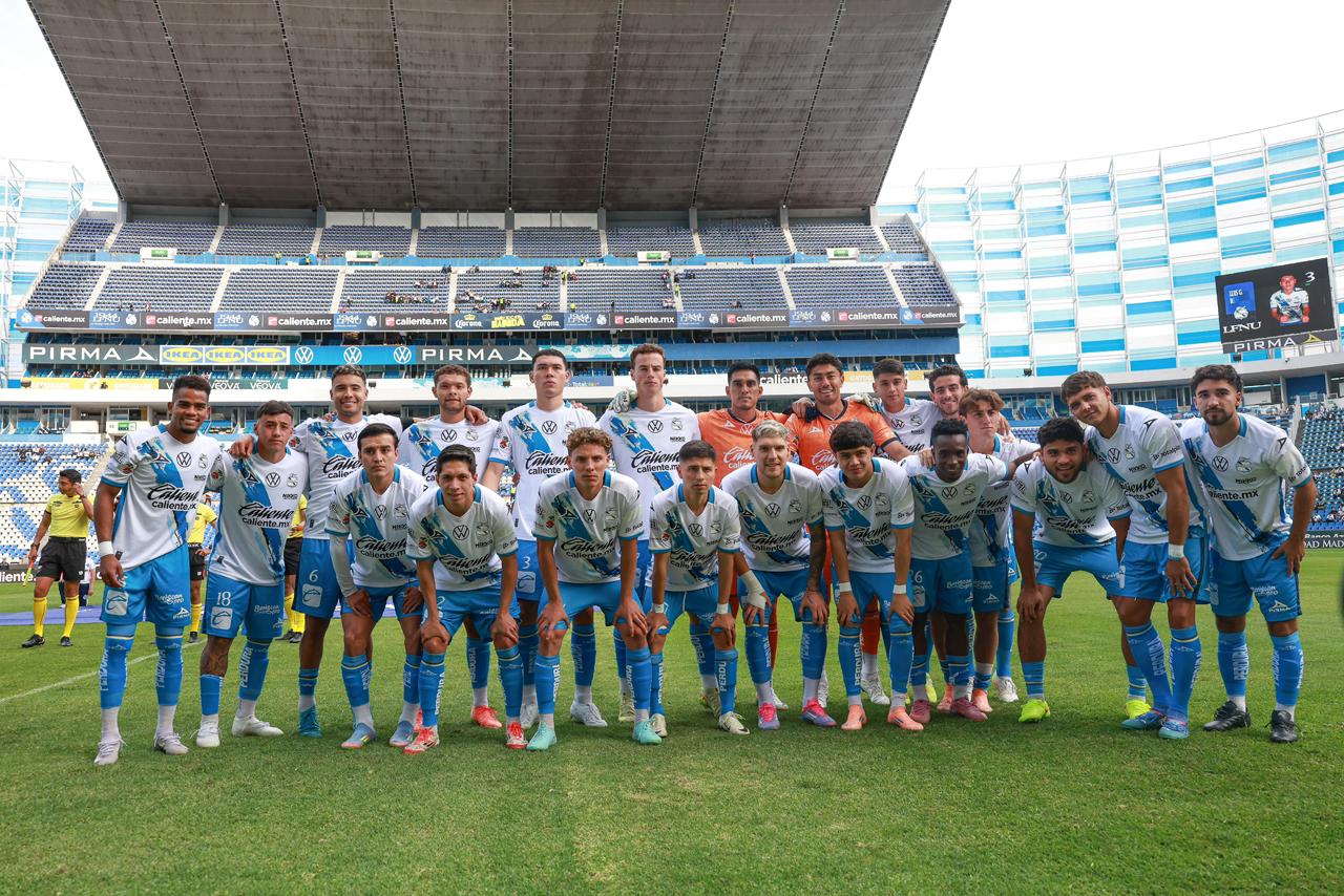  Gobierno de Puebla da seguimiento a la reparación  del césped en el Estadio Cuauhtémoc