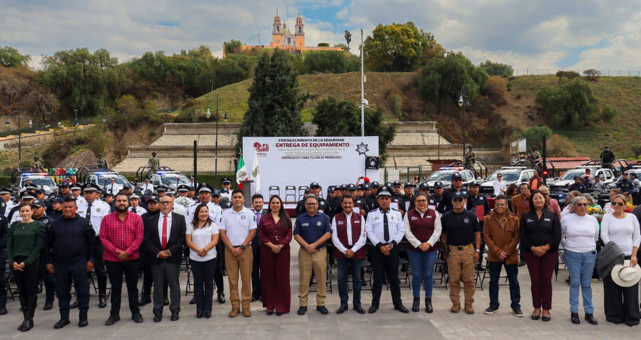  Con entrega de equipamiento a la SSC, Tonantzin Fernández refuerza la seguridad de San Pedro Cholula