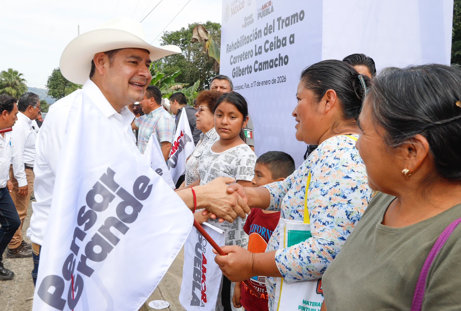  Tras contingencia por lluvias, Gobernador Armenta cumple con módulo de pavimentación en Sierra Norte