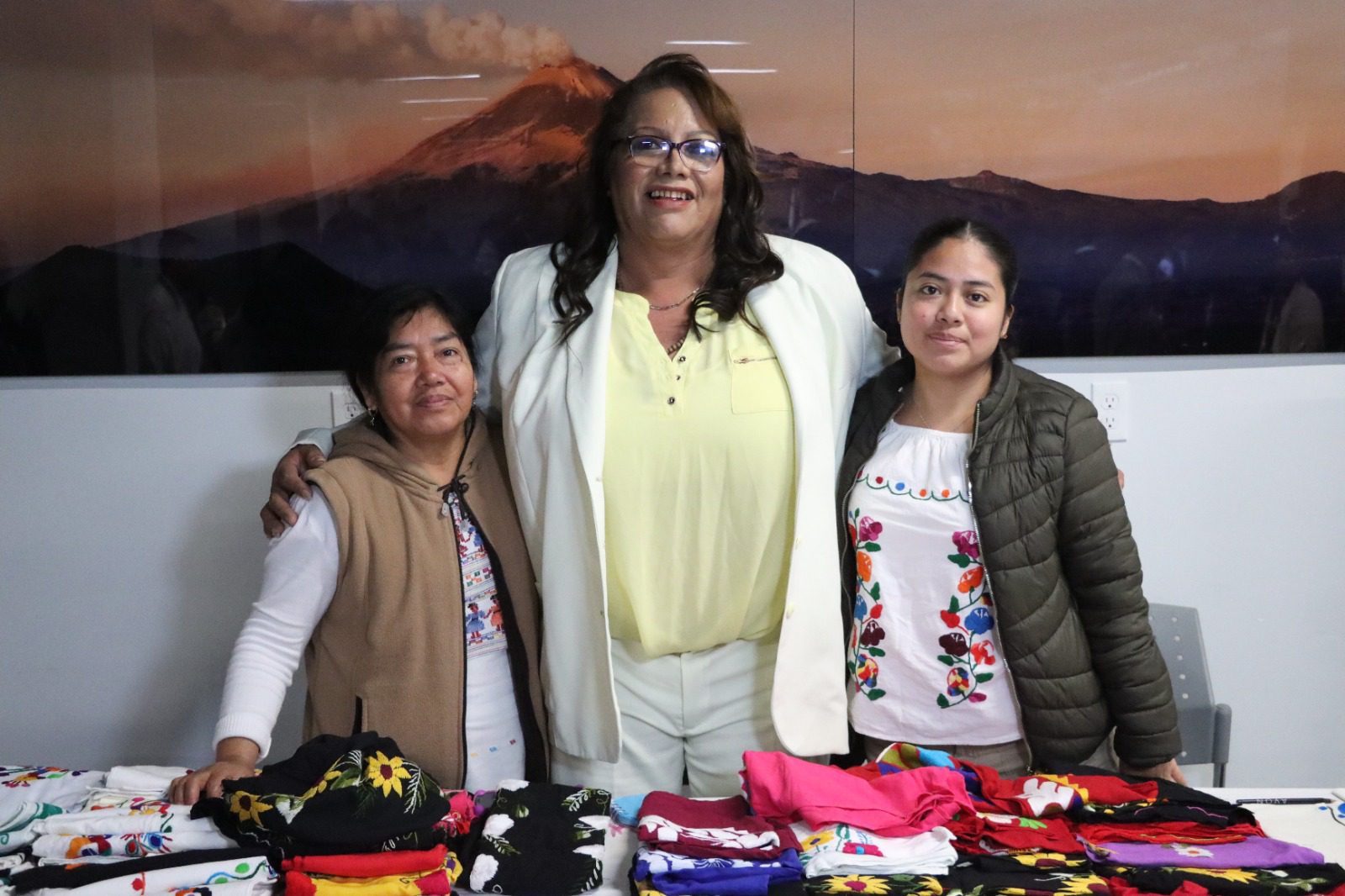  Promueve Gabriela Chumacero cultura y trabajo artesanal poblano