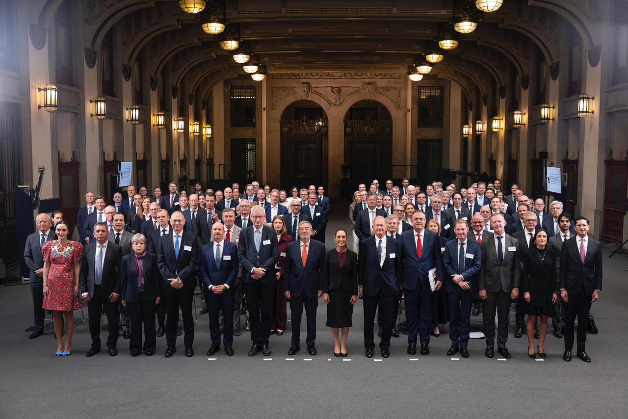  Presidenta Claudia Sheinbaum recibe a más de 100 directores y directoras ejecutivos de empresas nórdicas en Palacio Nacional