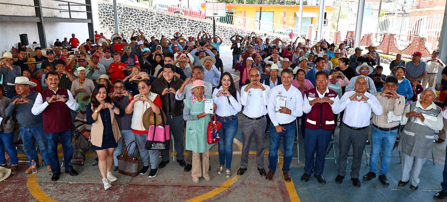  Tonantzin Fernández fortalece al campo cholulteca con entrega de biofertilizantes