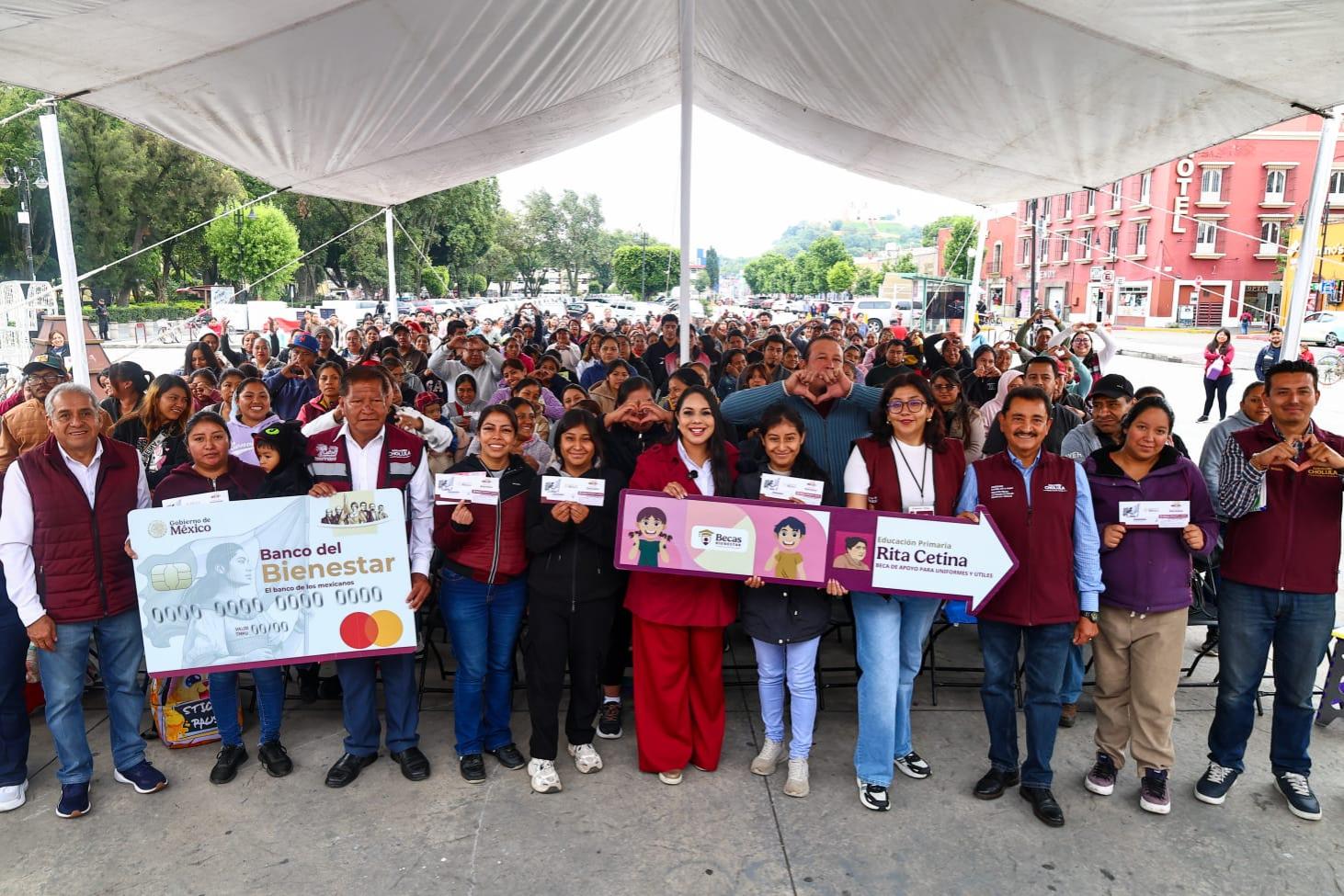  Claudia Sheinbaum y Tonantzin Fernández trabajan en sinergia por la educación de las y los niños cholultecas