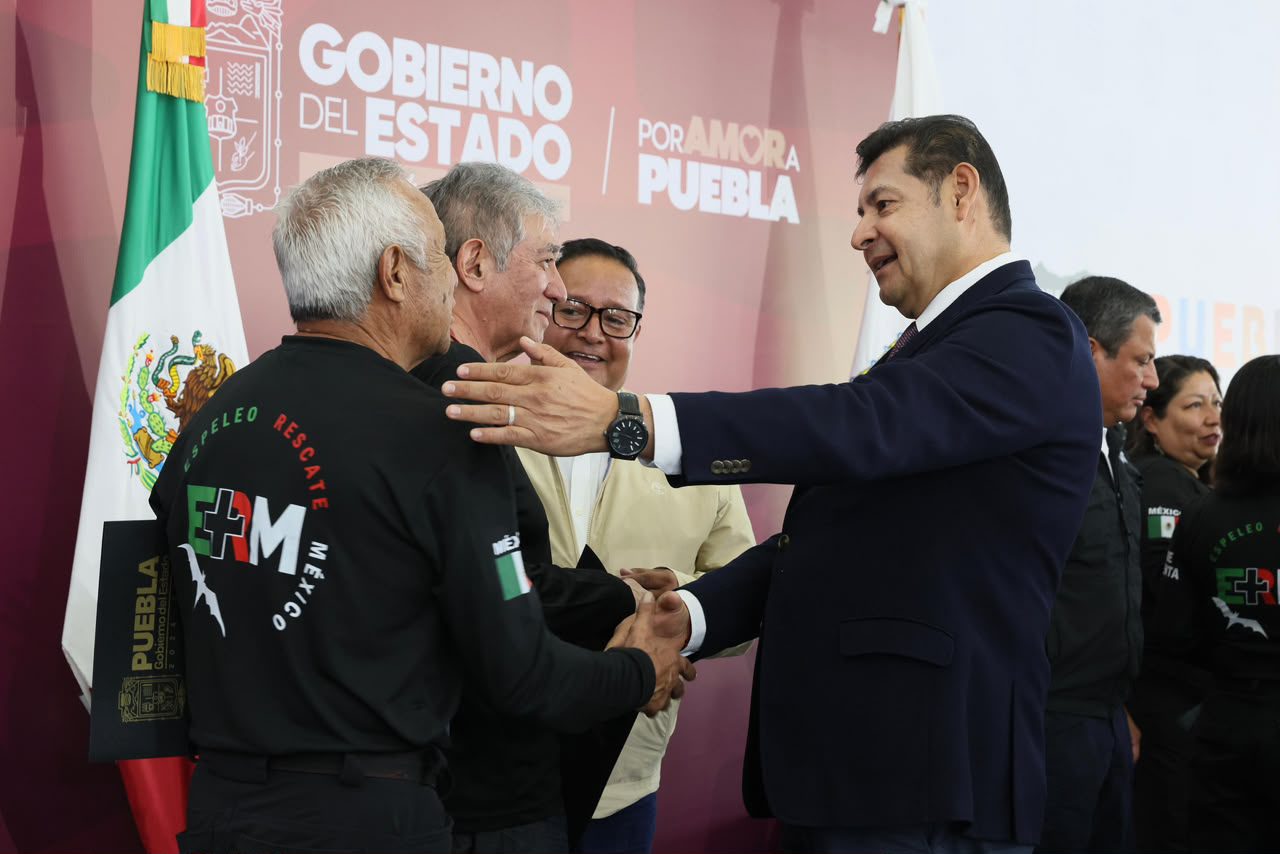  Gobierno Estatal honra valor de espeleólogos y fortalece sistema de Protección Civil