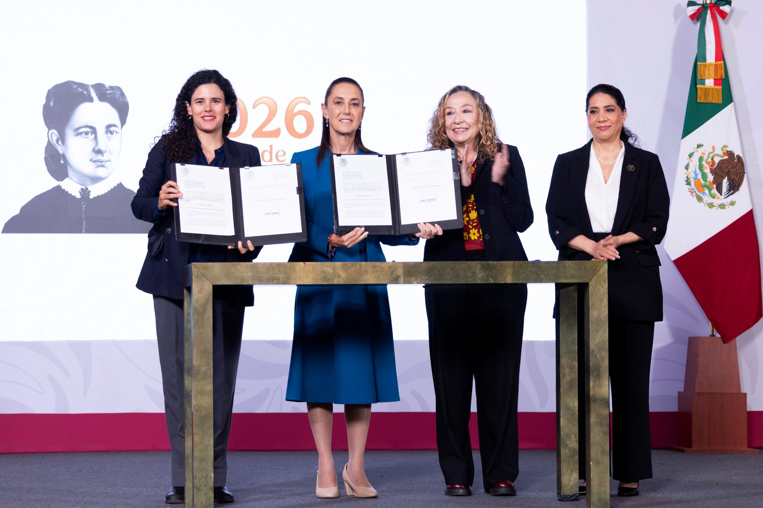  Presidenta Claudia Sheinbaum firma y envía iniciativa de ley general para prevenir, investigar, sancionar y reparar el daño por el delito de feminicidio