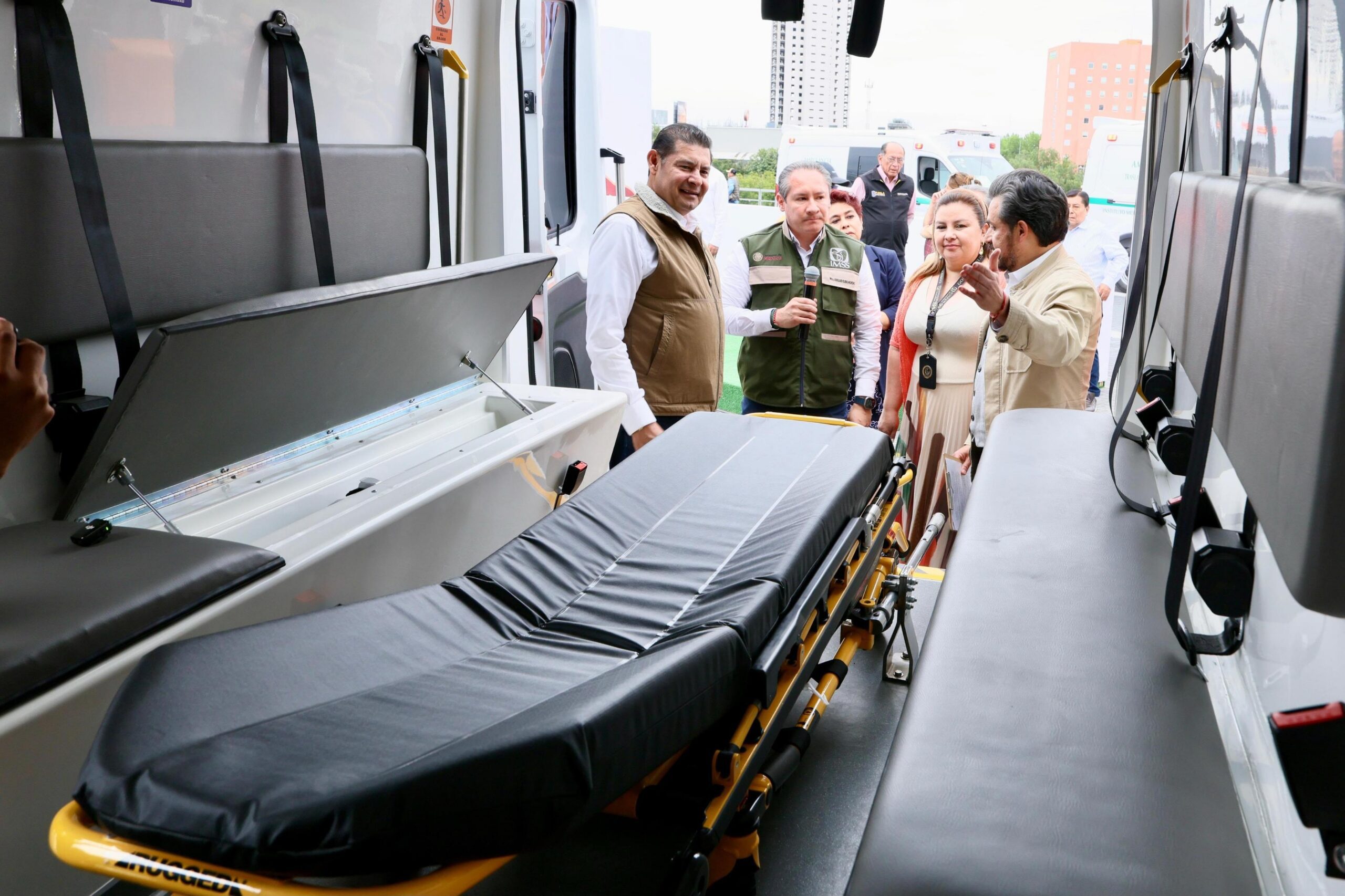 Nuevas Ambulancias optimizan la atención médica del IMSS en Puebla