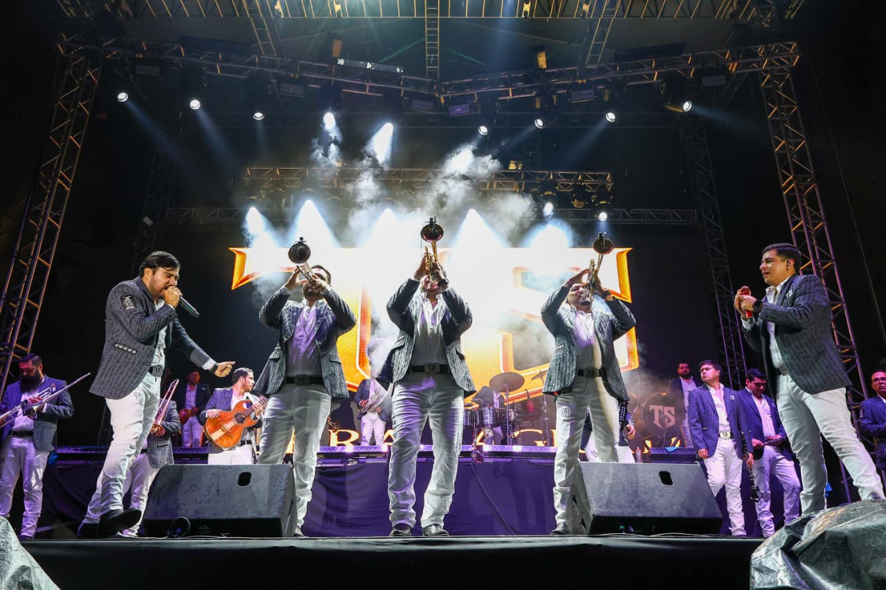  Tonantzin Fernández y Banda Tierra Sagrada hacen vibrar la Gran Feria Milenaria