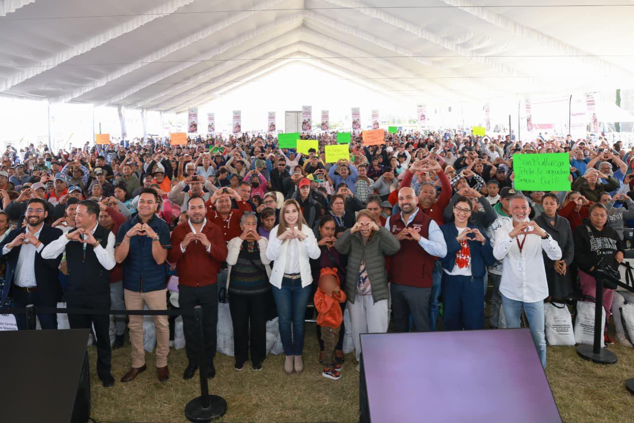  Preside Ceci Arellano Jornada Por Amor a las Familias en San Francisco Totimehuacán