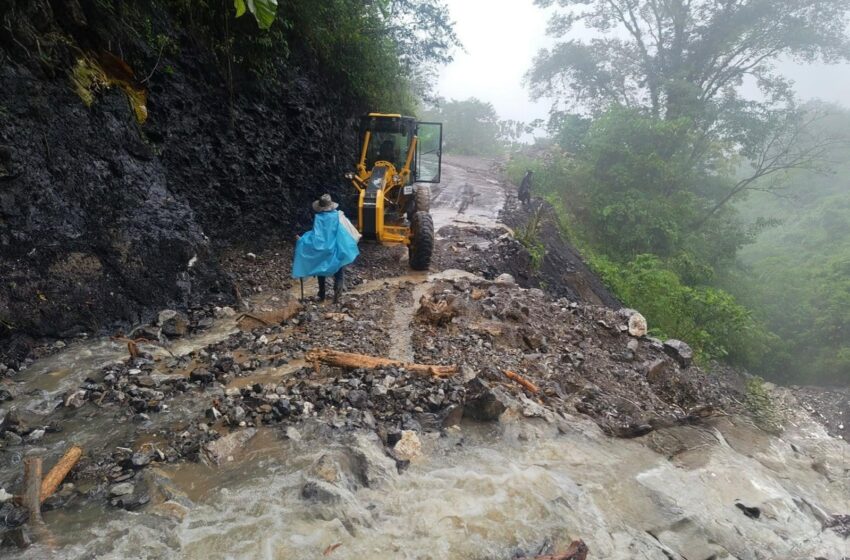  Gobierno del Estado atiende y libera oportunamente tramos carreteros afectados por las lluvias