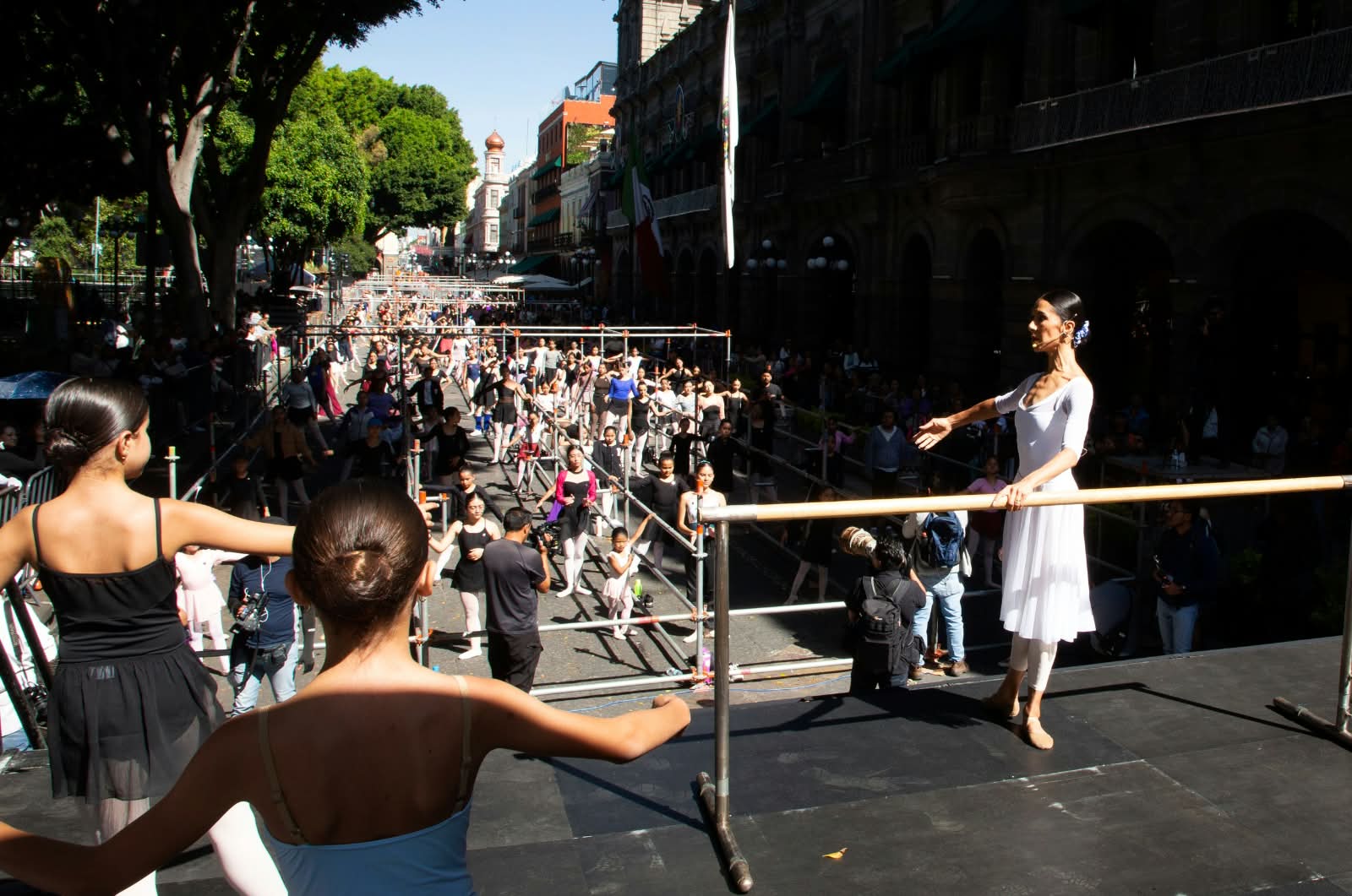  Lleva Gobierno de Pepe Chedraui clase magistral gratuita con Elisa Carrillo al Zócalo capitalino