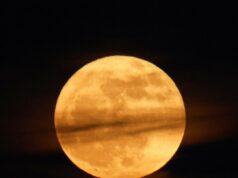 Un espectáculo astronómico fascinante: la Luna de Cosecha emergerá junto a Saturno
