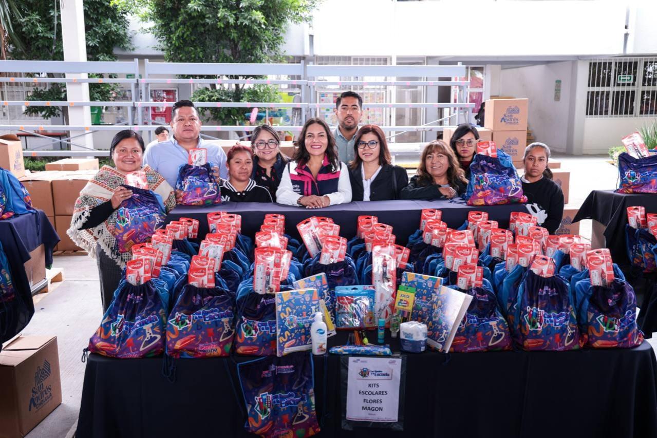  Apoya Lupita Cuautle a la economía de las familias con entrega de útiles escolares