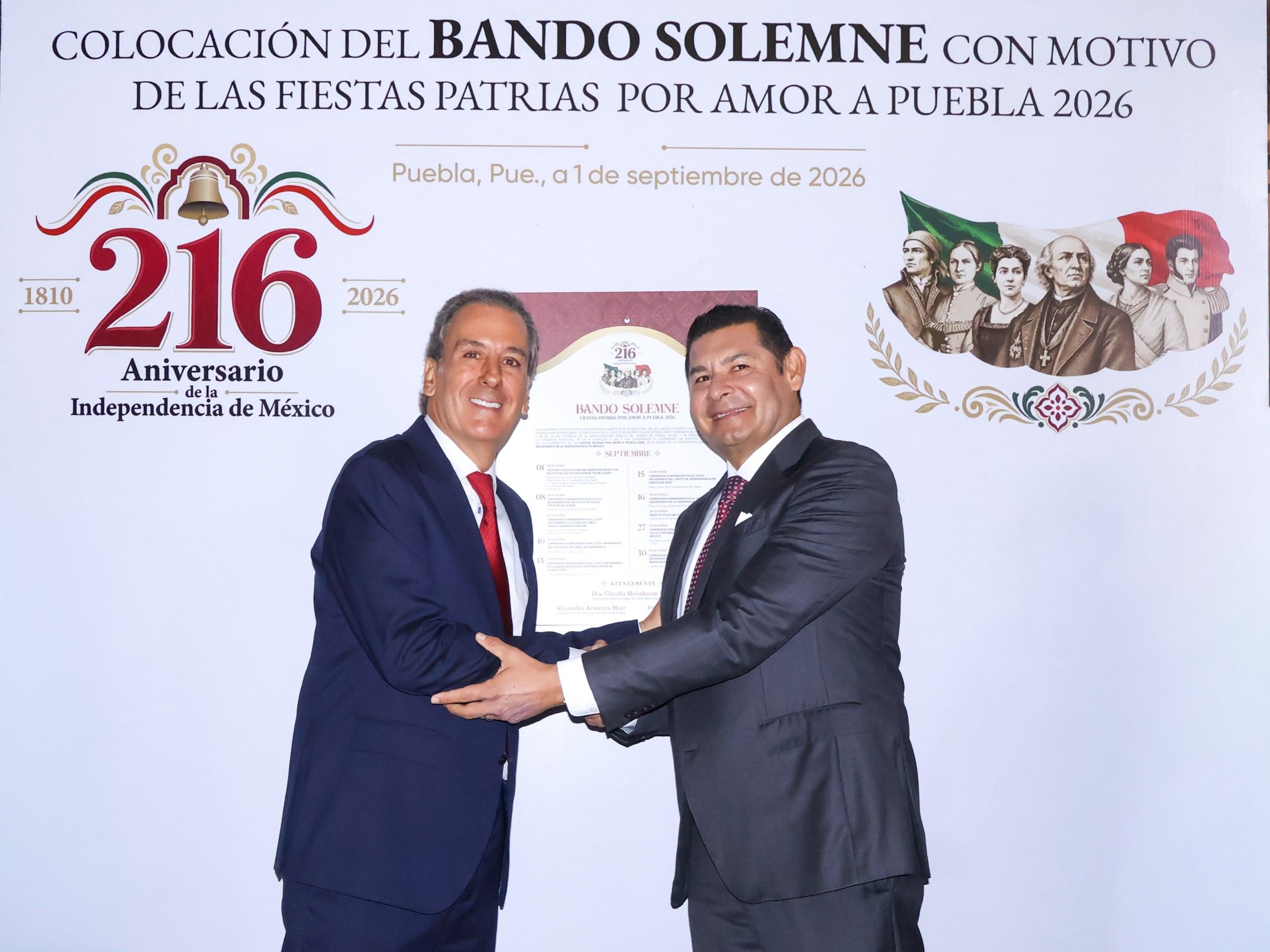  Colocan Alejandro Armenta y Pepe Chedraui Bando Solemne de las Fiestas Patrias 2026 en el Palacio Municipal