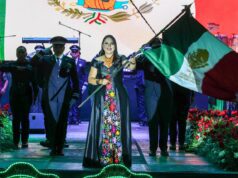 Ante una Plaza de la Concordia abarrotada, Tonantzin Fernández da el Grito de Independencia