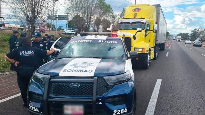  En Coronango, fuerzas de seguridad recuperan tractocamión robado